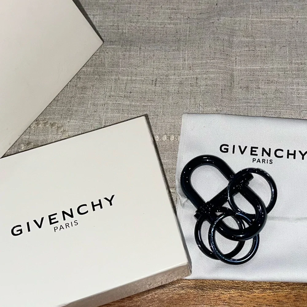 GIVENCHY 3 RING SPRING LOCKING CARABINER KEYRING - MIDNIGHT METALLIC BLUE - NEW